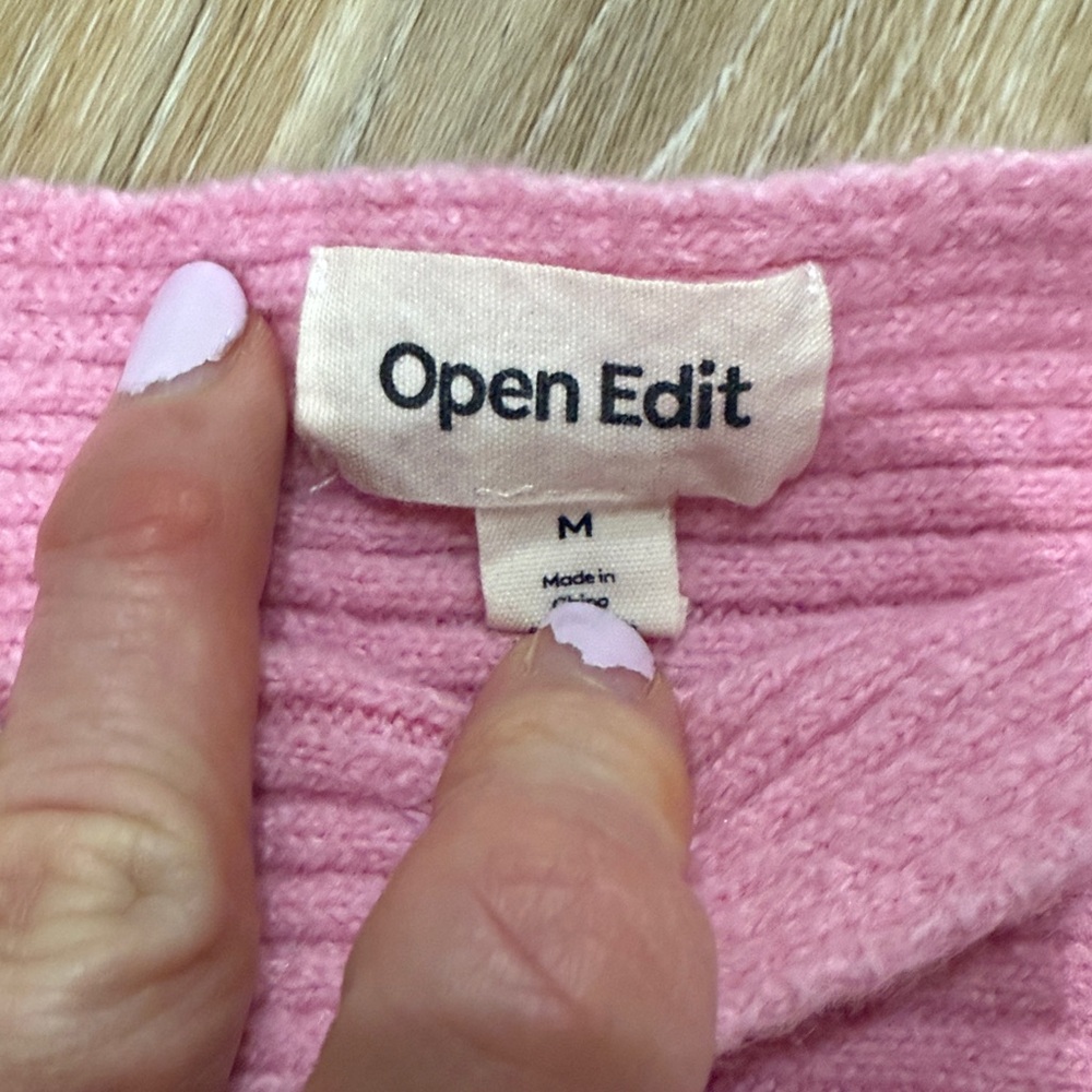 Pink Ribbed Sweater cropped. One small flaw - Picture 5 of 6